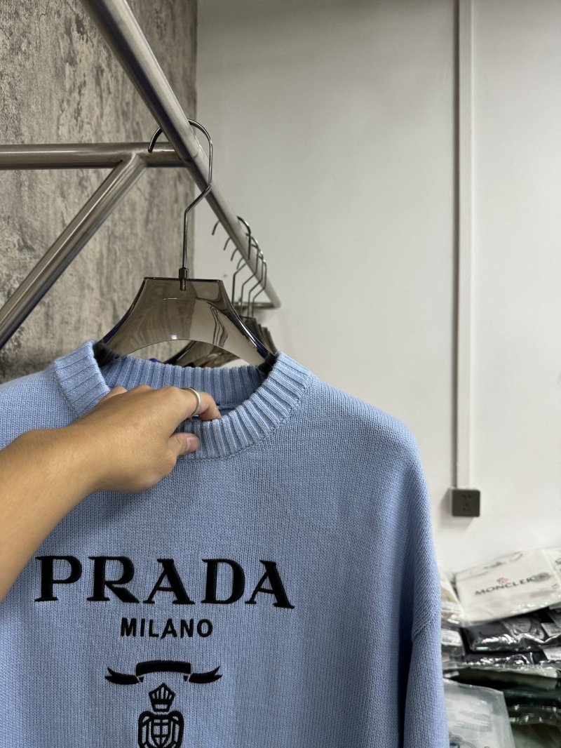 Pra*a sweater
